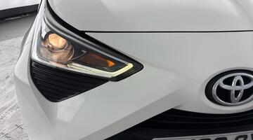 2020 Toyota 1.0 VVT-i x-trend Funroof x-shift Euro 6 5-door (White) - Image: 43