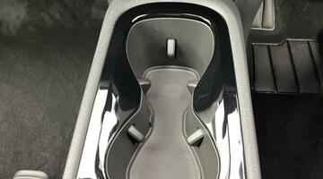 2025 Volkswagen Pro 59kWh Auto 5-door (Silver) - Image: 7