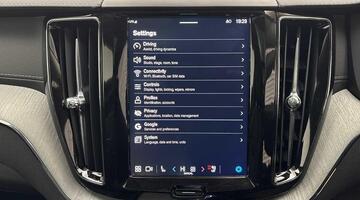 2025 Volvo 2.0h T8 18.8kWh Ultra Bright Auto Euro 6 5-door (Black) - Image: 35