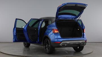 2025 SEAT 1.0 TSI FR Black Edition DSG Euro 6 5-door (Multicolour) - Image: 11