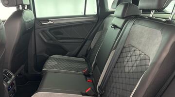 2023 Volkswagen 2.0 TDI R-Line DSG Euro 6 5-door (Grey) - Image: 39