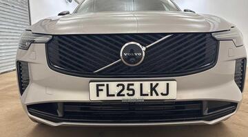 2025 Volvo 2.0 T8 18.8kWh Ultra Dark Auto 4WD Euro 6 5-door (Silver) - Image: 24