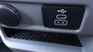 2025 Ford 2.0 300 EcoBlue Limited Auto LH1 Euro 6 5-door (Silver) - Image: 18