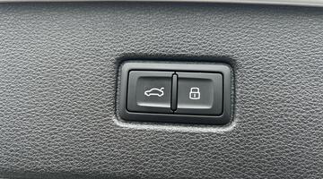 2025 Audi 4.0 TFSI V8 Black Edition Tiptronic quattro Euro 6 5-door (White) - Image: 19