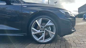 2025 Audi TFSI 35 Black Edition S Tronic Euro 6 4-door (Black) - Image: 5