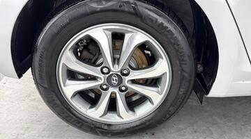 2020 Hyundai SE Launch Edition Euro 6 5-door (Grey) - Image: 17