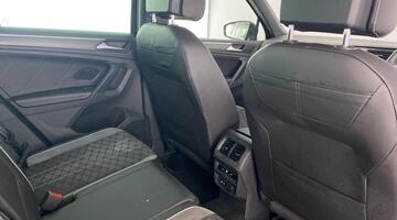 2022 Volkswagen TSI R-Line DSG Euro 6 5-door (Black) - Image: 28