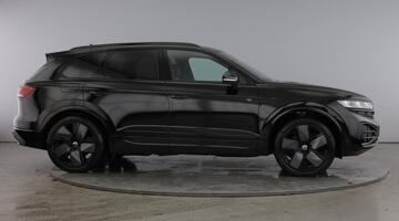 2025 Volkswagen 3.0 TDI V6 Black Edition Tiptronic 4Motion Euro 6 5-door (Black) - Image: 4