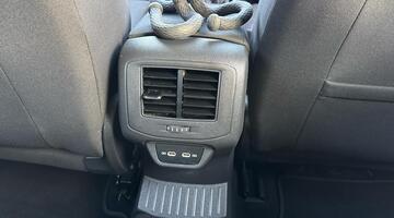 2022 Volkswagen 1.0 TSI Life Euro 6 5-door (Red) - Image: 9