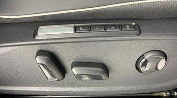 2025 Volkswagen Pro 77kWh Black Edition Auto 5-door (Black) - Image: 23