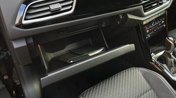 2025 Volkswagen TSI R-Line DSG 2WD Euro 6 2-door (Black) - Image: 24