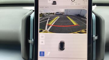 2025 Volvo Twin Performance 69kWh Plus Auto 5-door (Black) - Image: 33