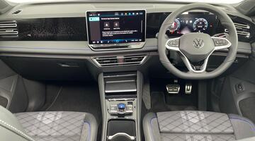 2025 Volkswagen ETSI MHEV R-Line DSG Euro 6 5-door (Black) - Image: 8