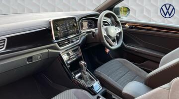 2025 Volkswagen TSI R-Line DSG 2WD Euro 6 2-door (Black) - Image: 2