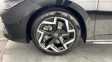 2025 Volkswagen 2.0 TSI R-Line DSG Euro 6 5-door (Black) - Image: 43