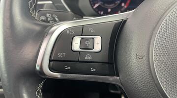 2017 Volkswagen 2.0 TSI R-Line DSG 4Motion Euro 6 5-door (Grey) - Image: 12