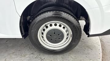 2025 Volkswagen 2.0 TDI T28 Commerce Plus FWD SWB Euro 6 5-door (White) - Image: 17