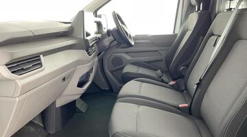 2025 Volkswagen T32 65kWh Commerce Plus Auto RWD SWB 5-door (White) - Image: 32