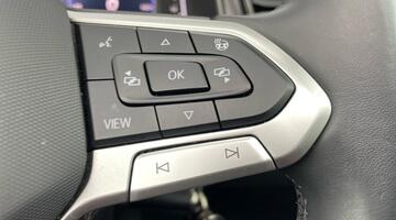 2023 Volkswagen TSI R-Line DSG 2WD Euro 6 2-door (Multicolour) - Image: 23