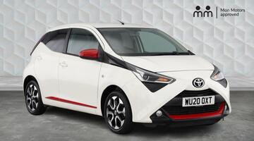 2020 Toyota 1.0 VVT-i x-trend Funroof x-shift Euro 6 5-door (White) - Image: 1
