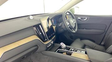 2025 Volvo 2.0 T8 18.8kWh Ultra Bright Auto Euro 6 5-door (Unlisted) - Image: 2