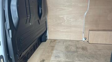 2025 Volkswagen 2.0 TDI T28 Commerce Plus FWD SWB Euro 6 5-door (White) - Image: 32