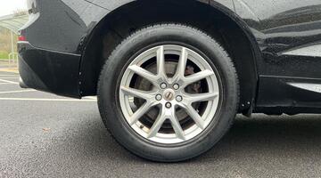 2017 Volvo 2.0 D4 Momentum Auto Euro 6 5-door (Black) - Image: 5