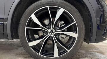 2025 Volkswagen TSI R-Line DSG Euro 6 5-door (Black) - Image: 5