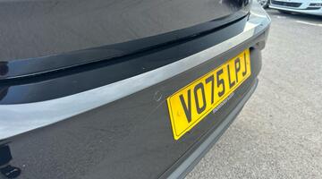 2025 Volkswagen 1.0 EVO Life Euro 6 5-door (Black) - Image: 25