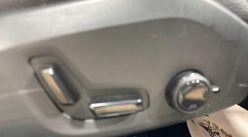 2025 Volvo 2.0 B4 MHEV Plus DCT Auto Euro 6 5-door (Black) - Image: 27