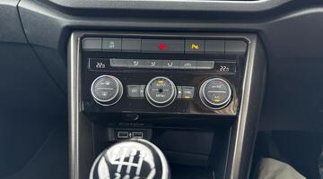 2019 Volkswagen TSI EVO SE Euro 6 5-door (Blue) - Image: 32