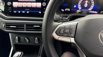 2025 Volkswagen 1.0 TSI Match DSG Euro 6 5-door (Black) - Image: 21