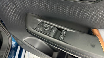 2025 CUPRA E-Boost 59kWh V1 Auto 5-door (Blue) - Image: 24