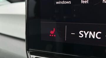 2020 Volkswagen Pro Performance 58kWh Family Auto 5-door (Blue) - Image: 18