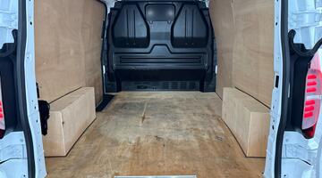 2025 Volkswagen 2.0 TDI T28 Commerce Plus FWD SWB Euro 6 5-door (White) - Image: 28