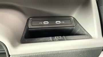 2025 Volkswagen Pro 79kWh Commerce Auto 5-door (Silver) - Image: 25