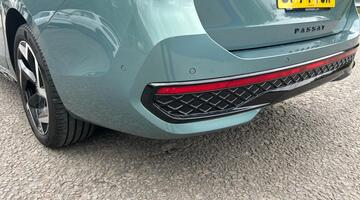 2025 Volkswagen TSI eHybrid 19.7kWh R-Line DSG Euro 6 5-door (Green) - Image: 33