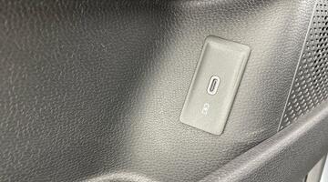 2025 Volkswagen Pro 79kWh Commerce Auto 5-door (Silver) - Image: 34