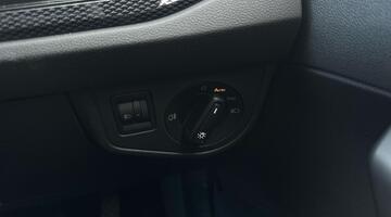 2025 Volkswagen 1.0 EVO Life Euro 6 5-door (Black) - Image: 12