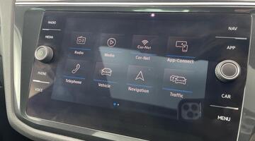 2017 Volkswagen 2.0 TSI R-Line DSG 4Motion Euro 6 5-door (Grey) - Image: 18