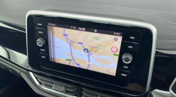 2025 Volkswagen TSI R-Line DSG 2WD Euro 6 2-door (Blue) - Image: 17