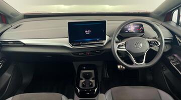 2024 Volkswagen Pro 77kWh Match Auto 5-door (Red) - Image: 8