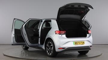 2025 Volkswagen Pro 59kWh Auto 5-door (Silver) - Image: 11