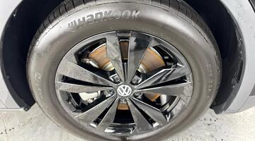 2025 Volkswagen Pro 77kWh Black Edition Auto 5-door (Black) - Image: 5