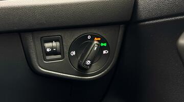 2022 Volkswagen 1.0 TSI Life Euro 6 5-door (White) - Image: 24