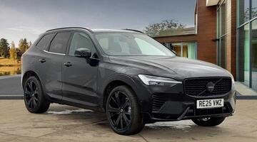 2025 Volvo 2.0h T6 18.8kWh Plus Black Edition Auto Euro 6 5-door (Black) - Image: 1