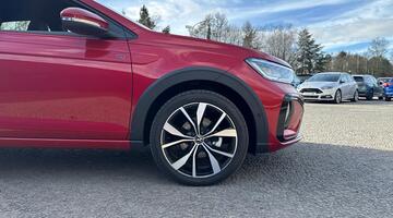 2025 Volkswagen 1.0 TSI R-Line DSG Euro 6 5-door (Red) - Image: 5