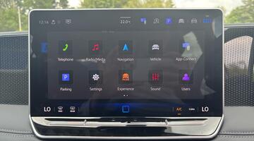 2025 Volkswagen ETSI MHEV Life DSG Euro 6 5-door (Red) - Image: 7