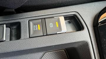 2025 Volkswagen TSI R-Line DSG 2WD Euro 6 2-door (Black) - Image: 53