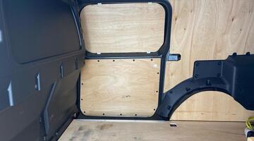 2025 Volkswagen TSI eHybrid 19.7kWh C20 Commerce Pro Cargo Flexible Crew Van DSG LWB Euro 6 6-door (Grey) - Image: 34